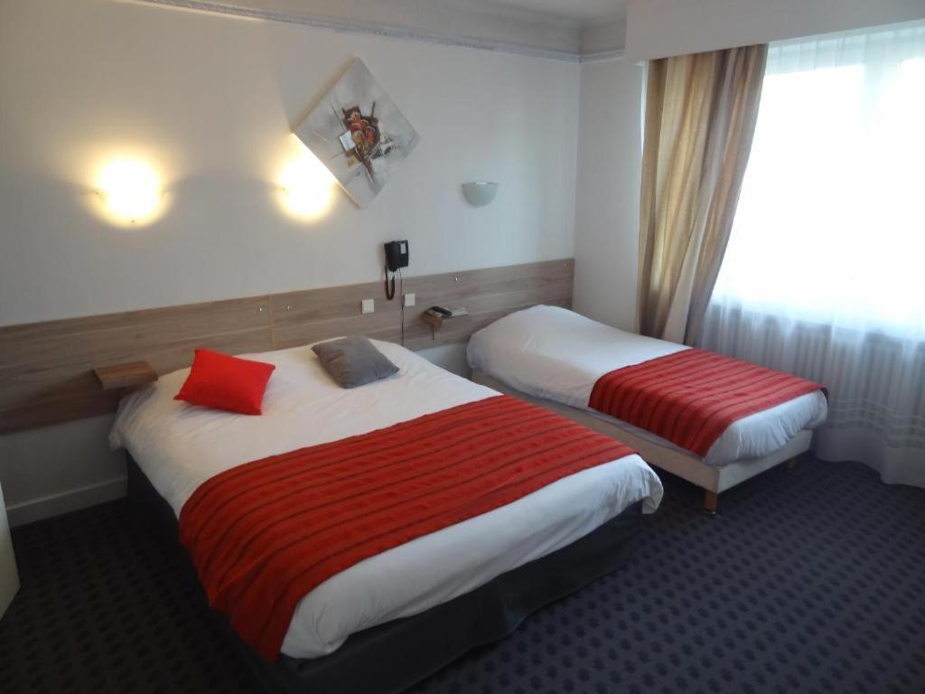 Les Ambassadeurs Hotel Saint-Chamond Bagian luar foto