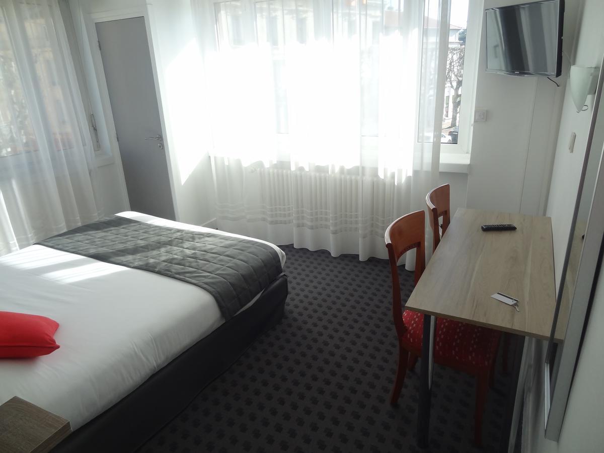 Les Ambassadeurs Hotel Saint-Chamond Bagian luar foto