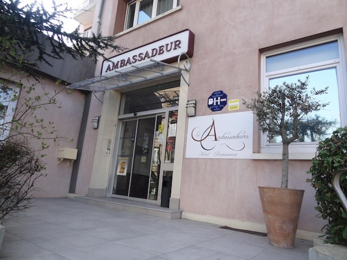 Les Ambassadeurs Hotel Saint-Chamond Bagian luar foto